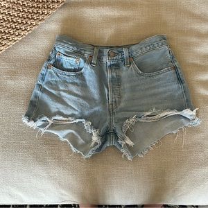 Levi 501 shorts ✨